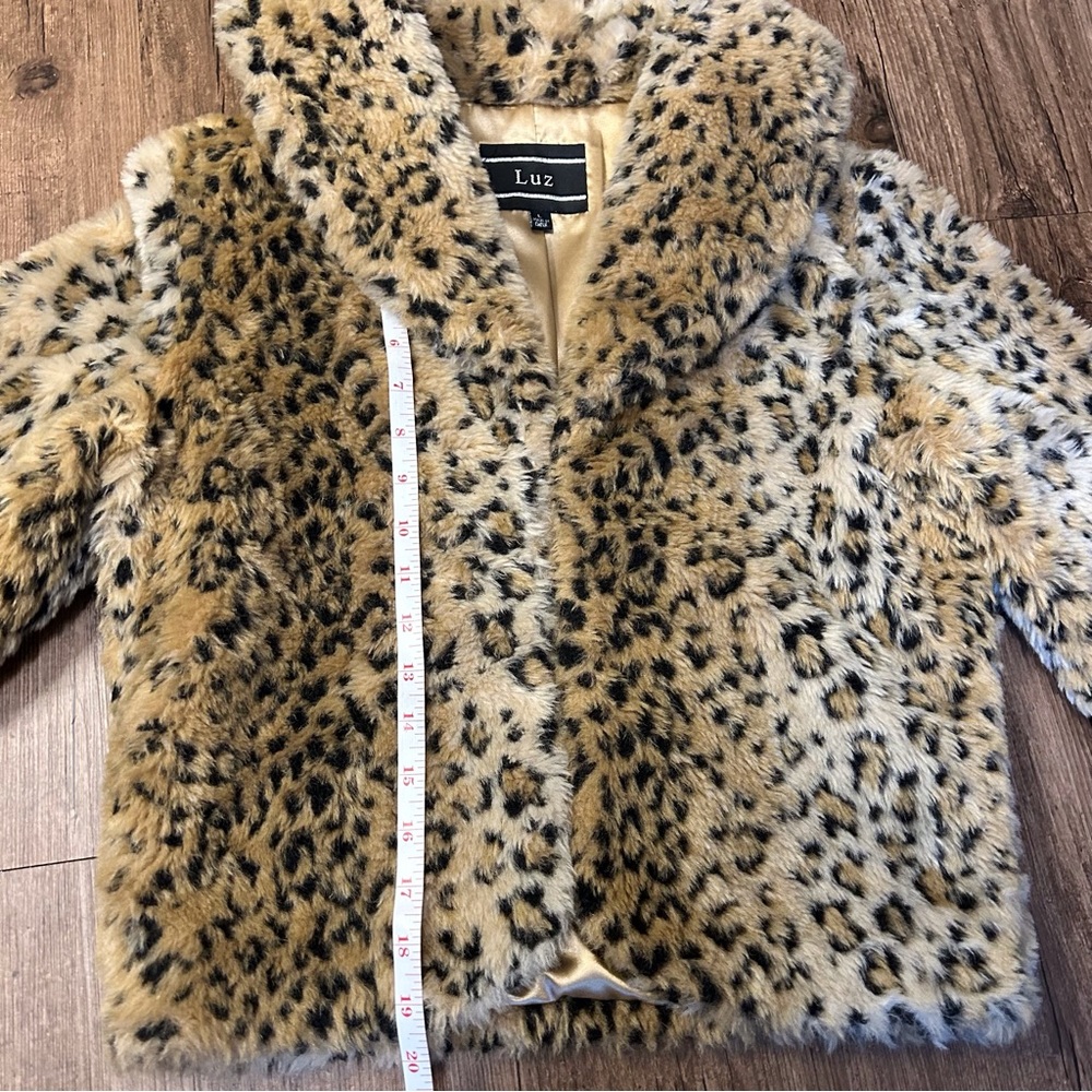 Luz Animal Print Cheetah Faux Fur 3/4 Sleeve Crop Coat - Picture 12 of 15